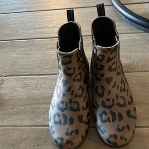 Hunter Women’s Chelsea  Cheetah Print Rain Boots Size 6